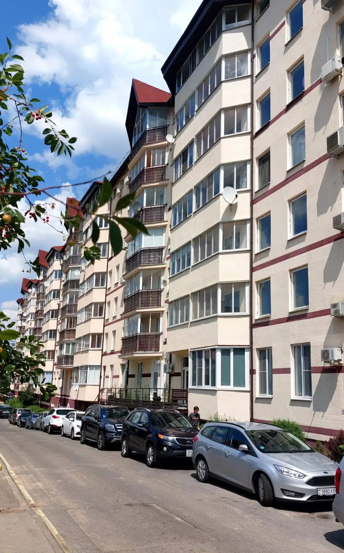 Апартаменты в центре с тремя спальнями на Червякова 55 рядом с парком Победы