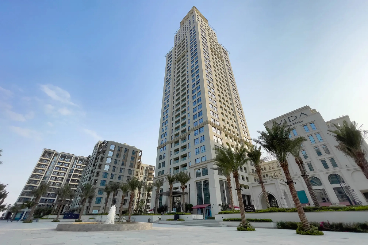 Апартаменты Сozy 1BR at Vida Residences Creek Beach