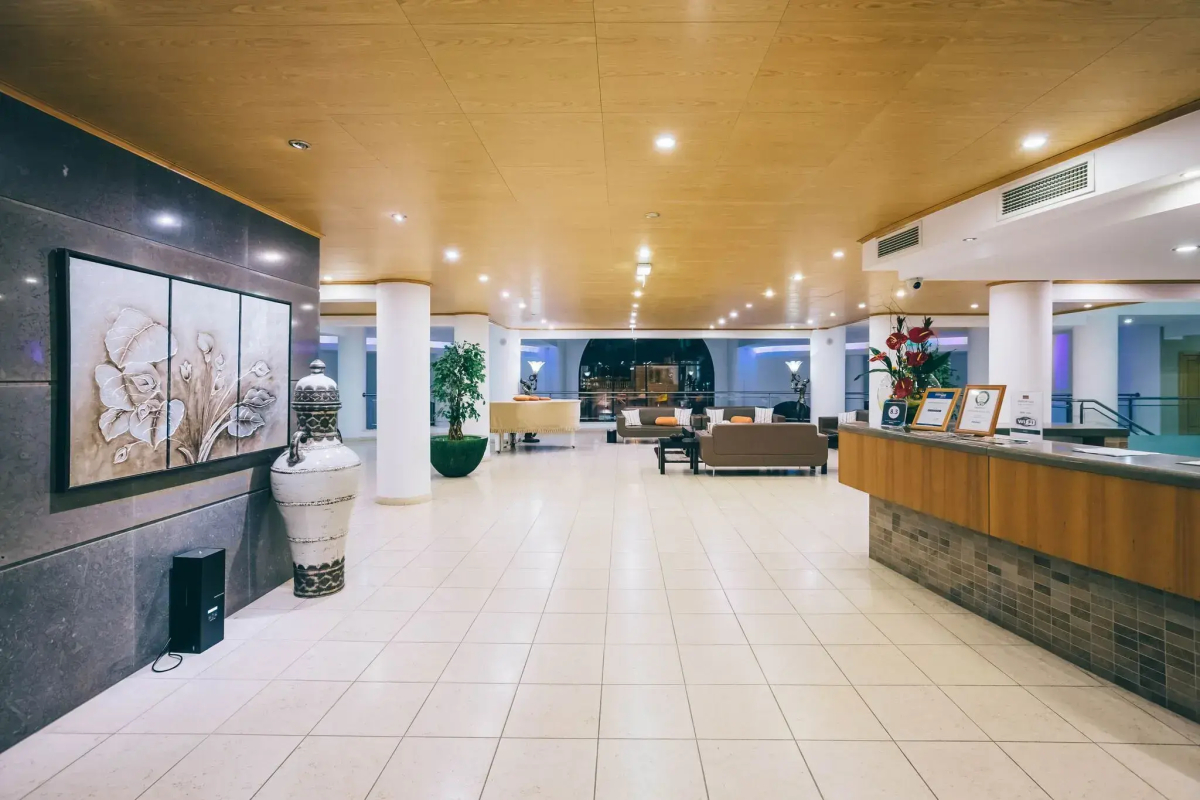 Отель Grand Muthu Forte do Vale