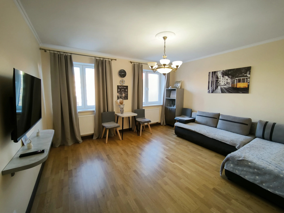 Апартаменты на 8-м этаже в центре, 70 кв. м.