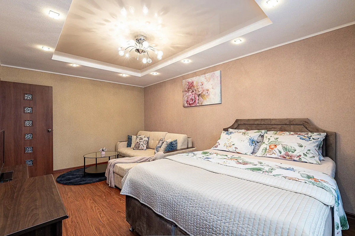 Апартаменты двухкомнатные  на Мещерском бульваре 3/3 .м.Cтрелка. Сова-Дом