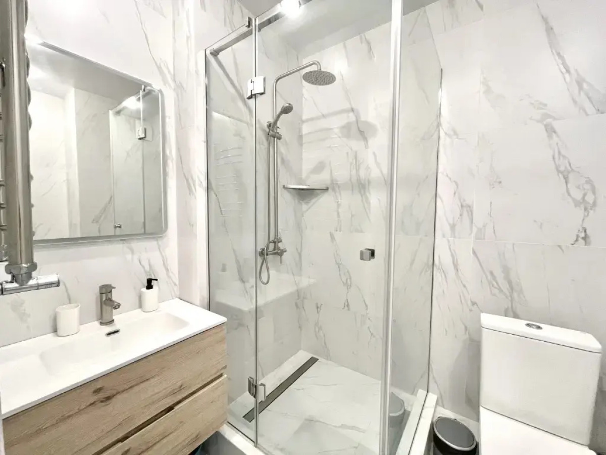 Апартаменты с бассейном у моря