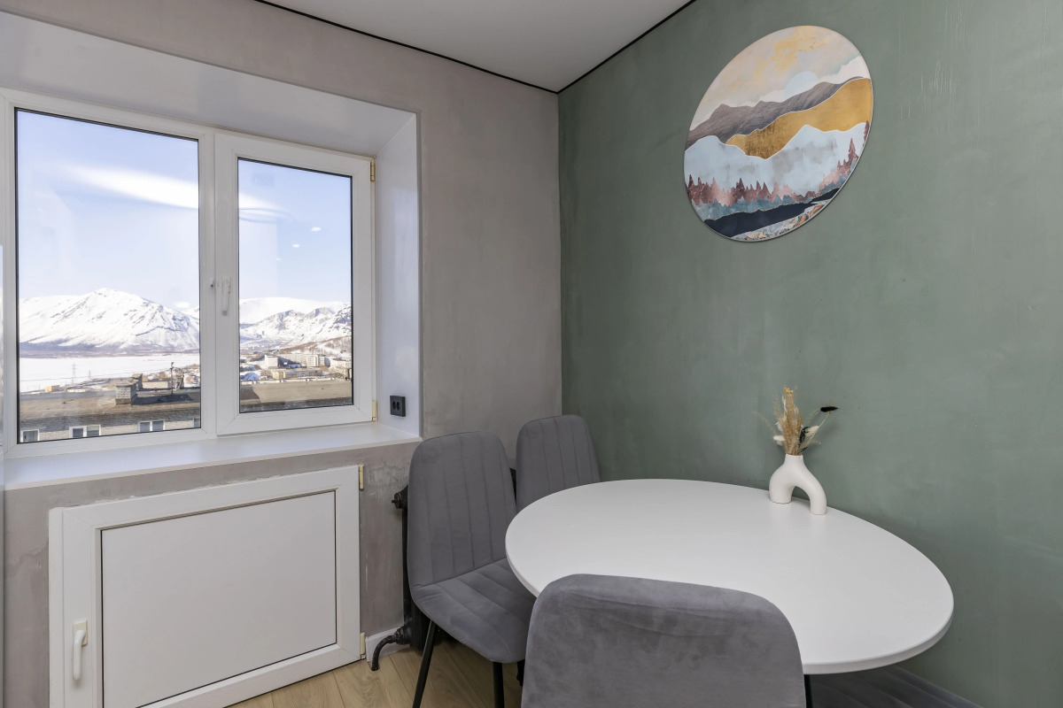 Квартира Уютная 2-к с Потрясающим Видом на Горы и Озеро