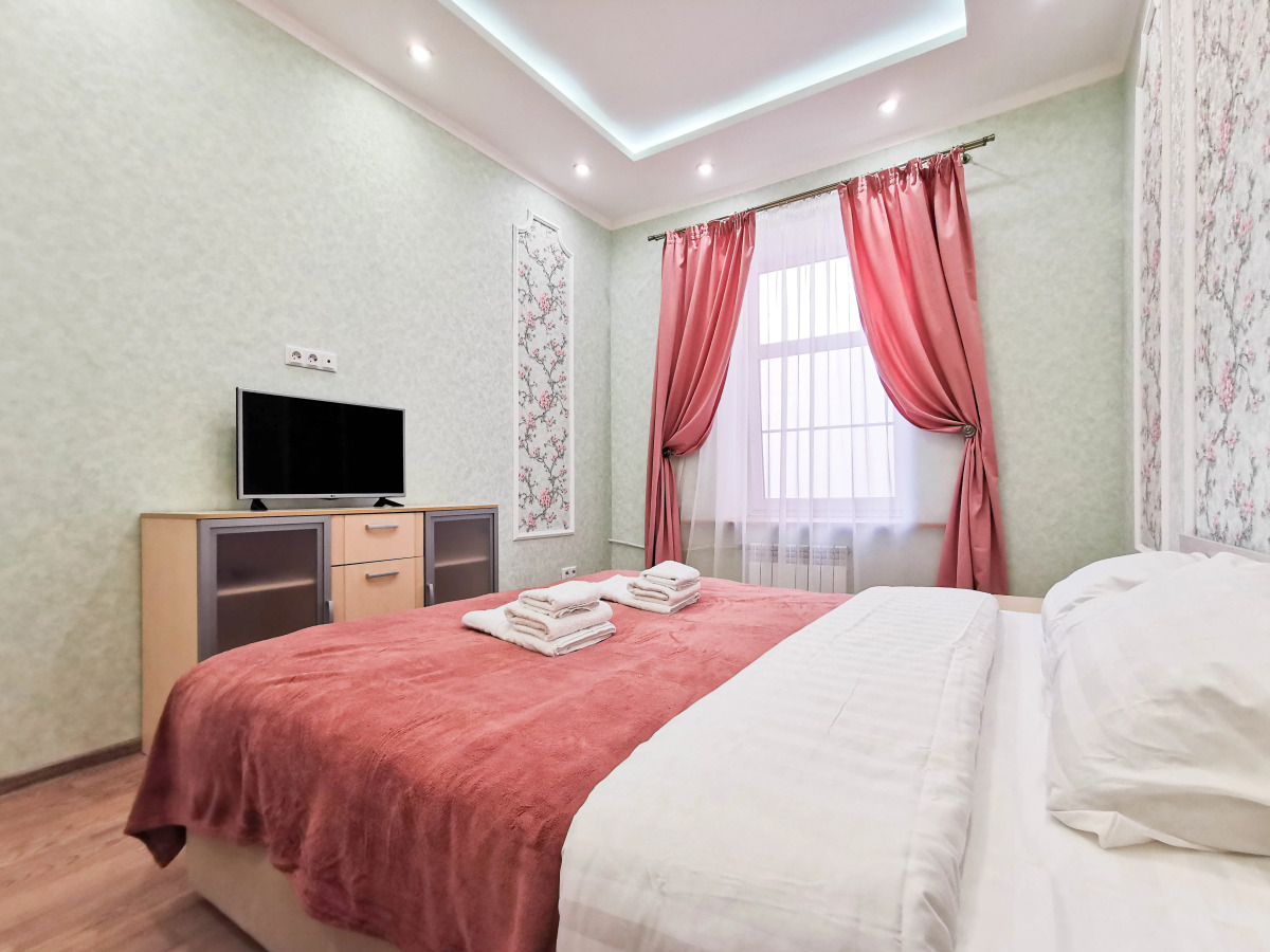 Апартаменты трехкомнатные Apartico на Марата