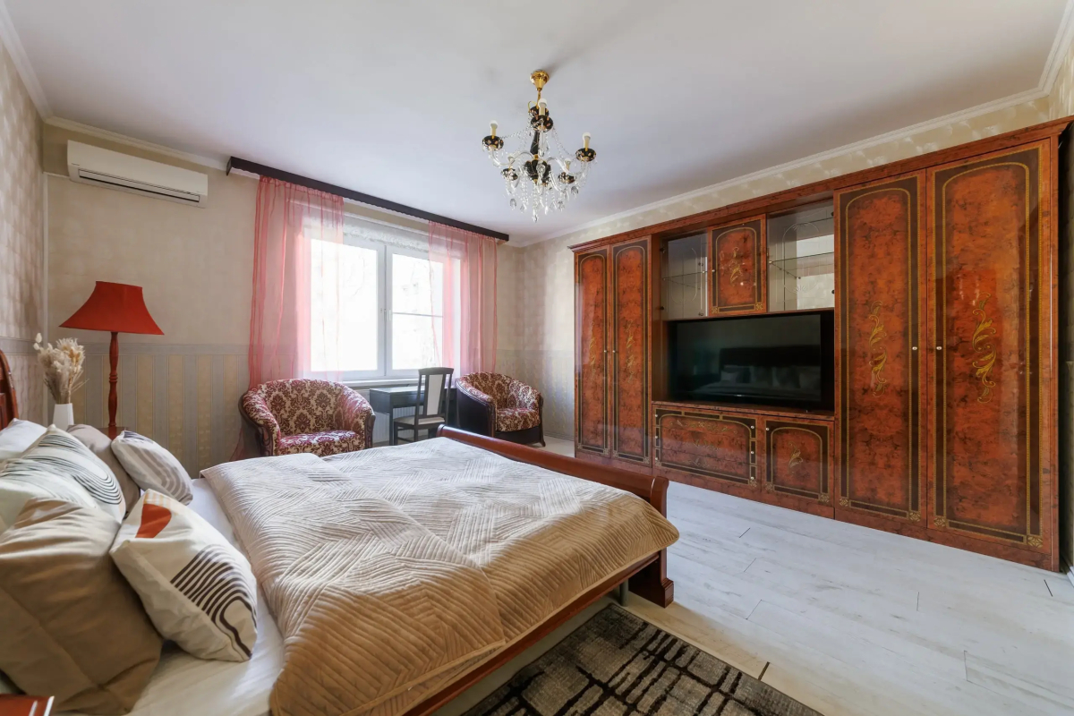 Апартаменты с 3 спальнями на Моисеенко 5 - 8 человек