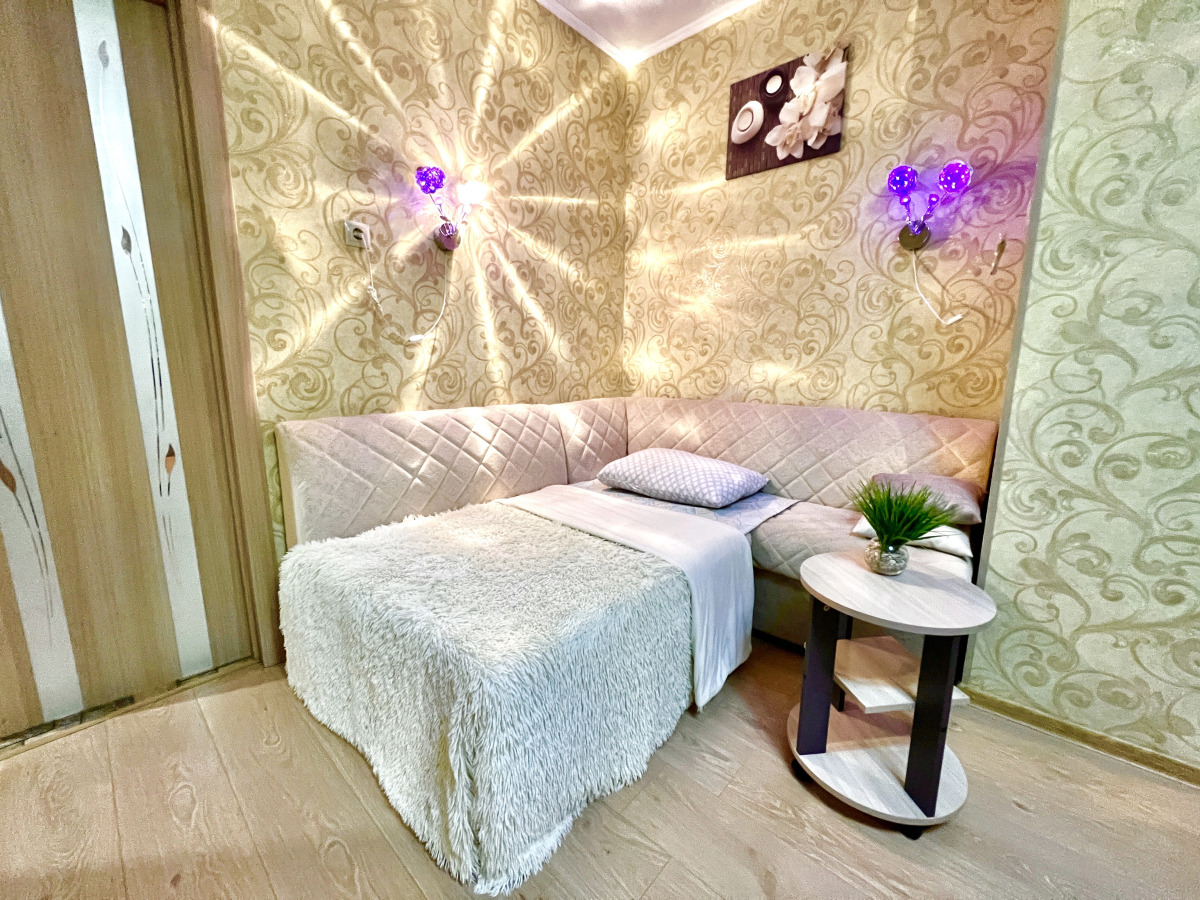 Апартаменты двухкомнатные в Центре Города на 5 этаже (рядом с набережной р. Волга)