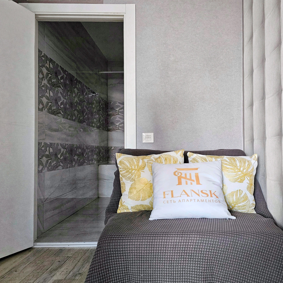 Апартаменты ФлаНск на Крылова 5