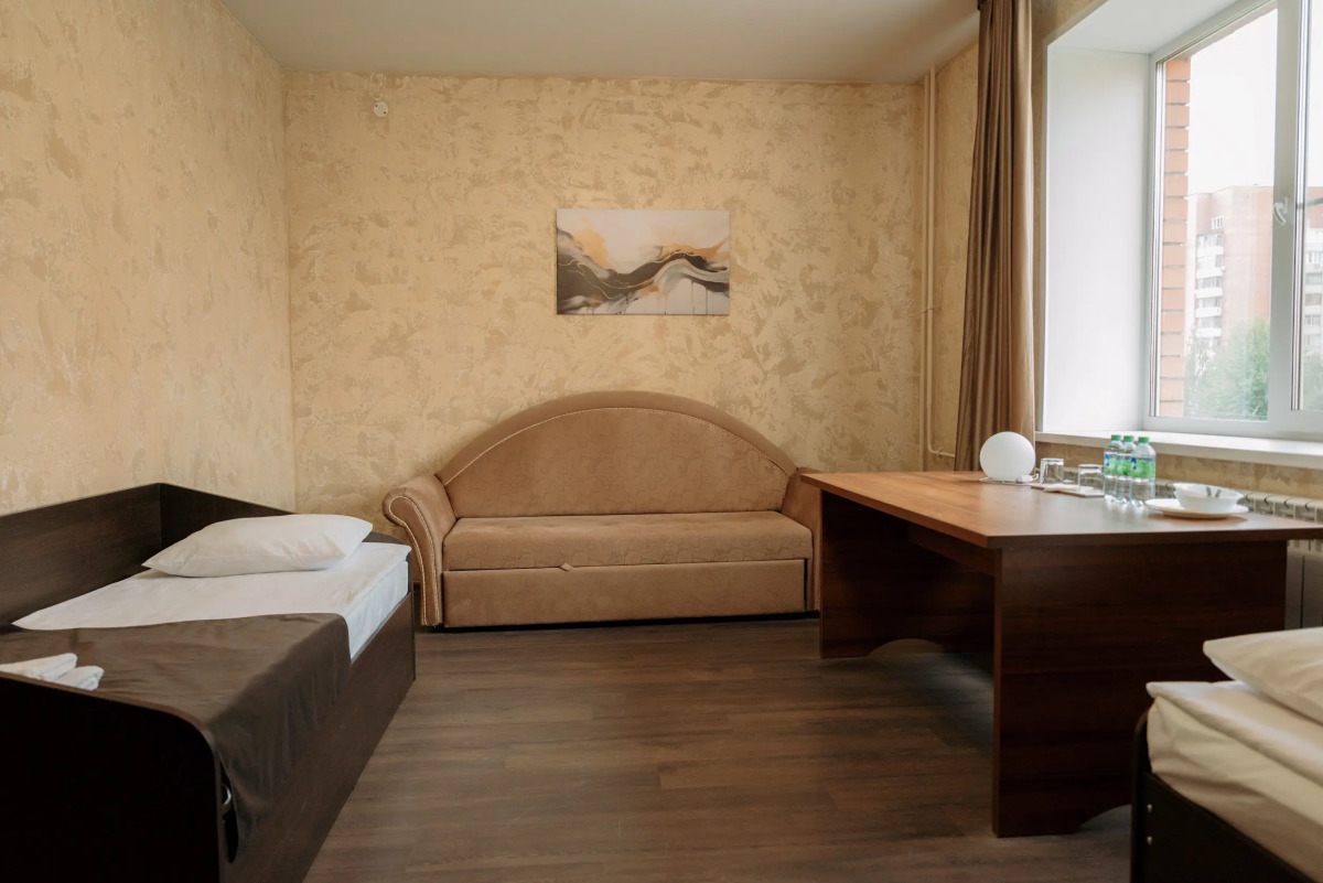 Отель Корона