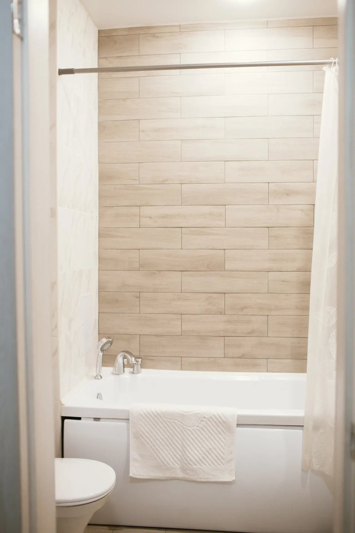 Апартаменты с Видом на Город и Парк в Спальном Районе