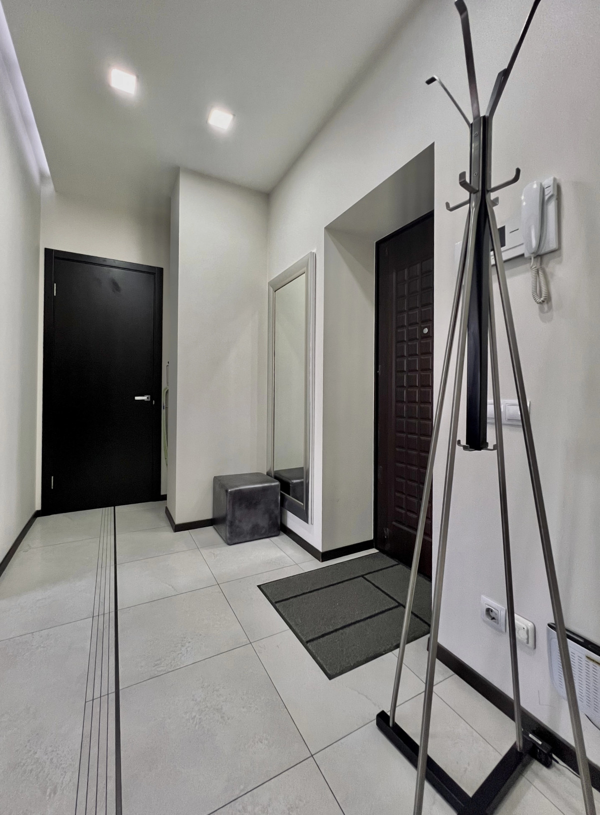 Апартаменты Прекрасная Двухкомнатная Квартира с Видом на Главный Проспект