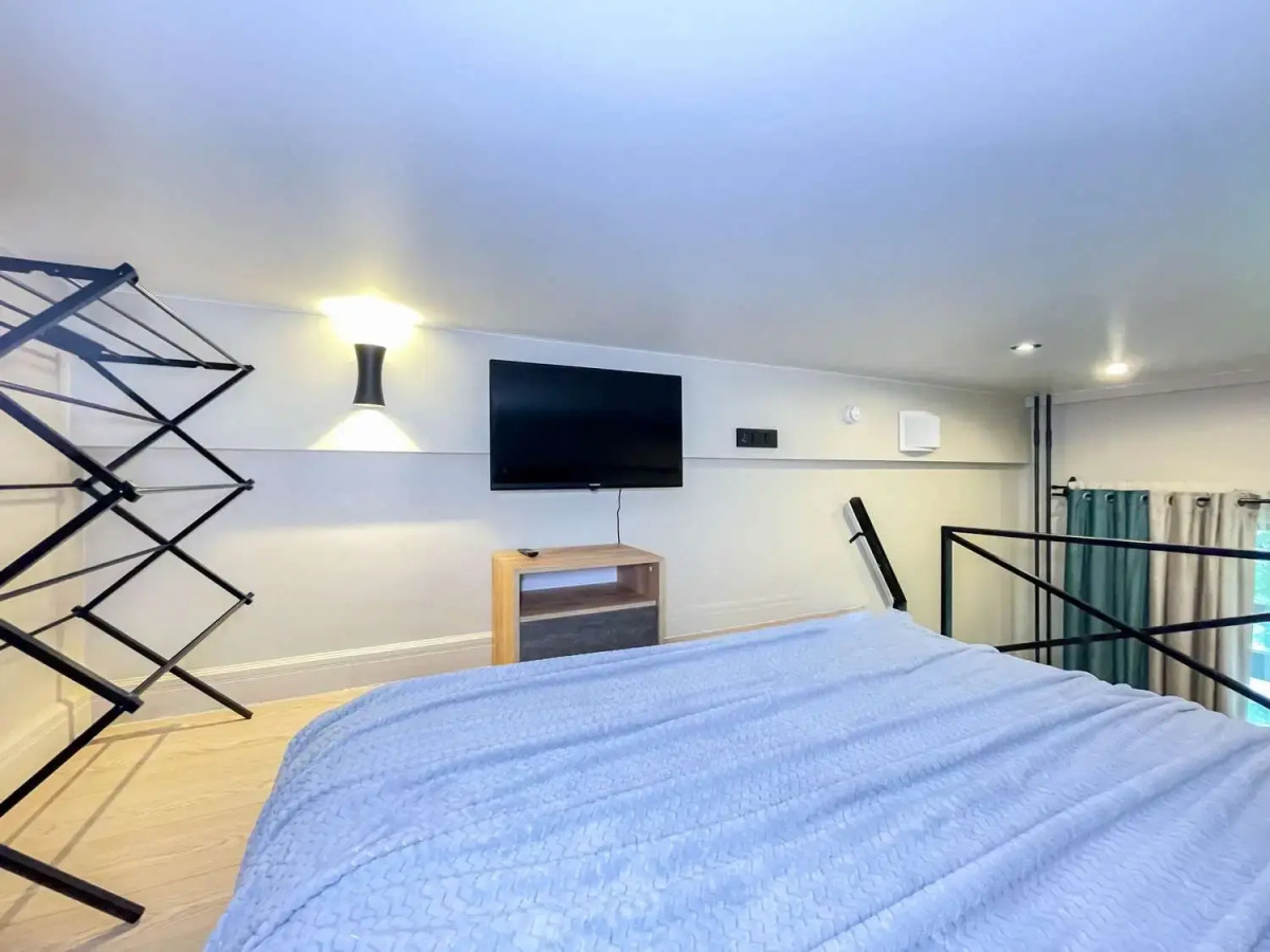 Апартаменты Стильная 2х-уровневая Cтудия рядом с метро Тульская