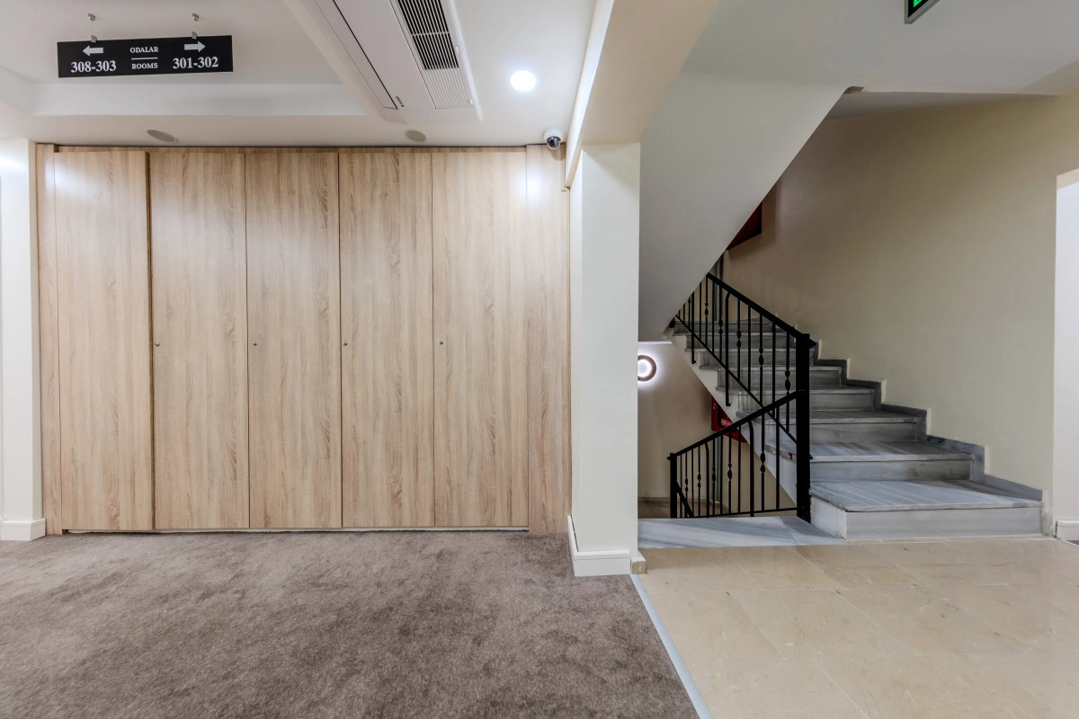 Отель Roys Hotel & Suites