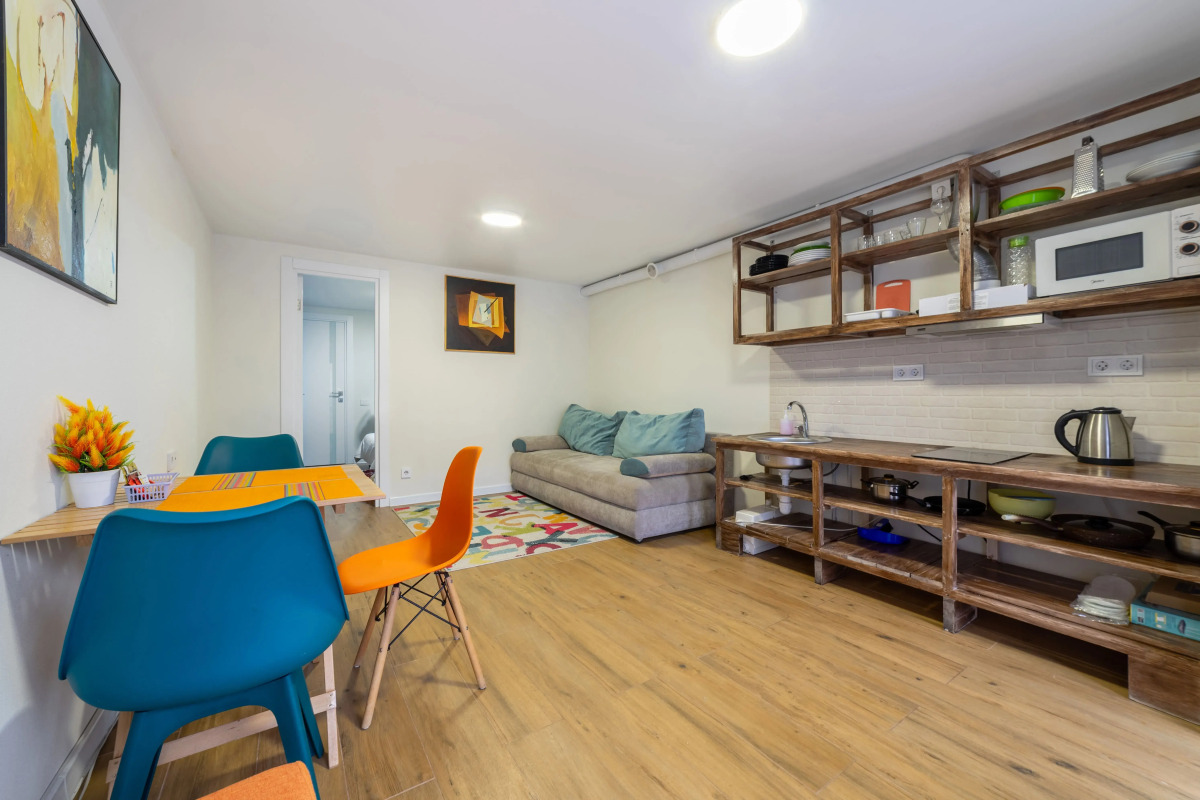 Квартира в эко стиле с собственным двориком для отдыха