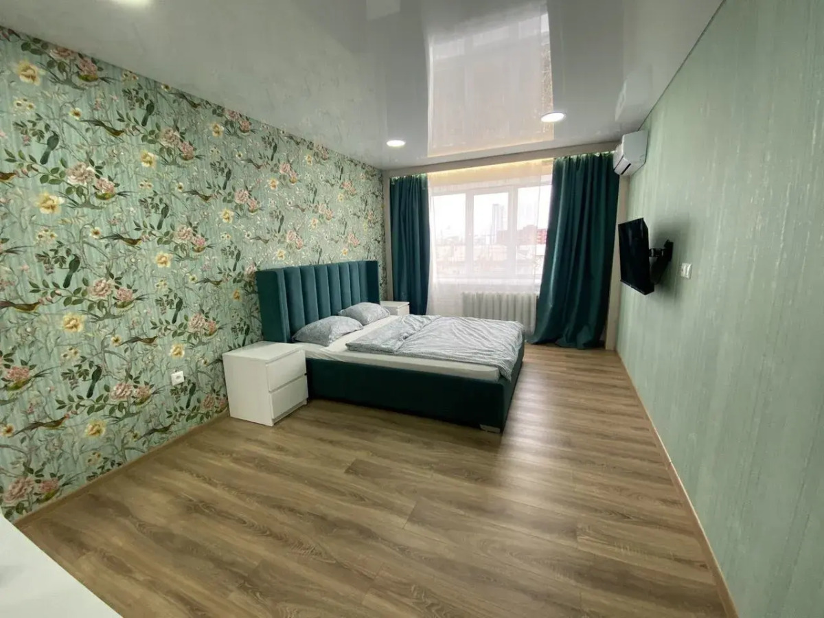 Квартира четырехкомнатная на Цюрупы, 84