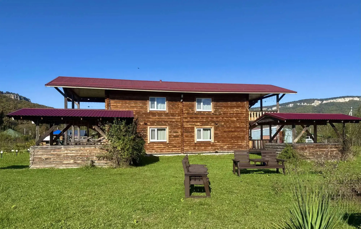 Thach from Travel Hotels Entourage