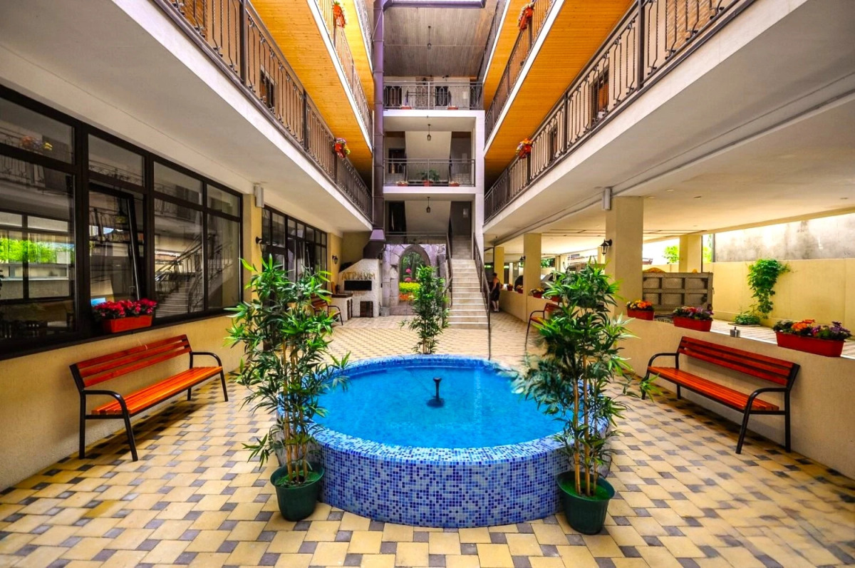 Отель Атриум