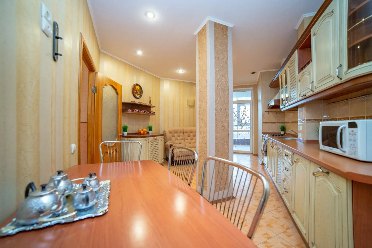 Апартаменты Радищева 12 трехкомнатная