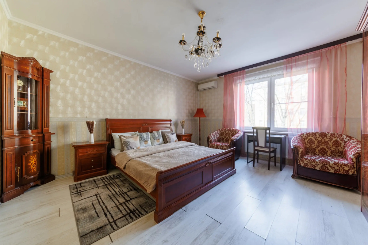 Апартаменты с 3 спальнями на Моисеенко 5 - 8 человек