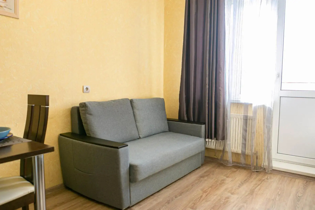 Апартаменты однокомнатные (97) Серебровская 91