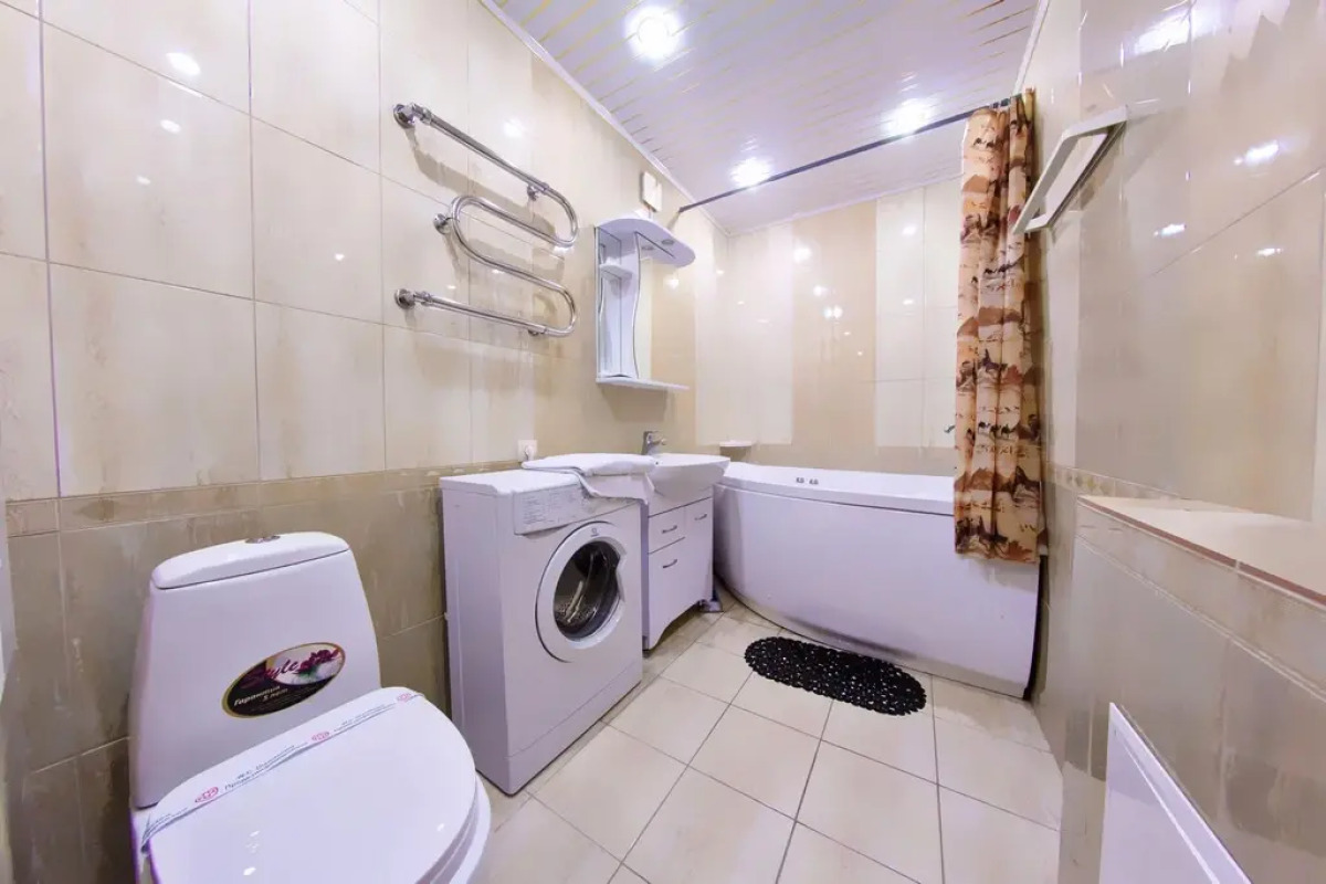 Апартаменты На Революционной 72