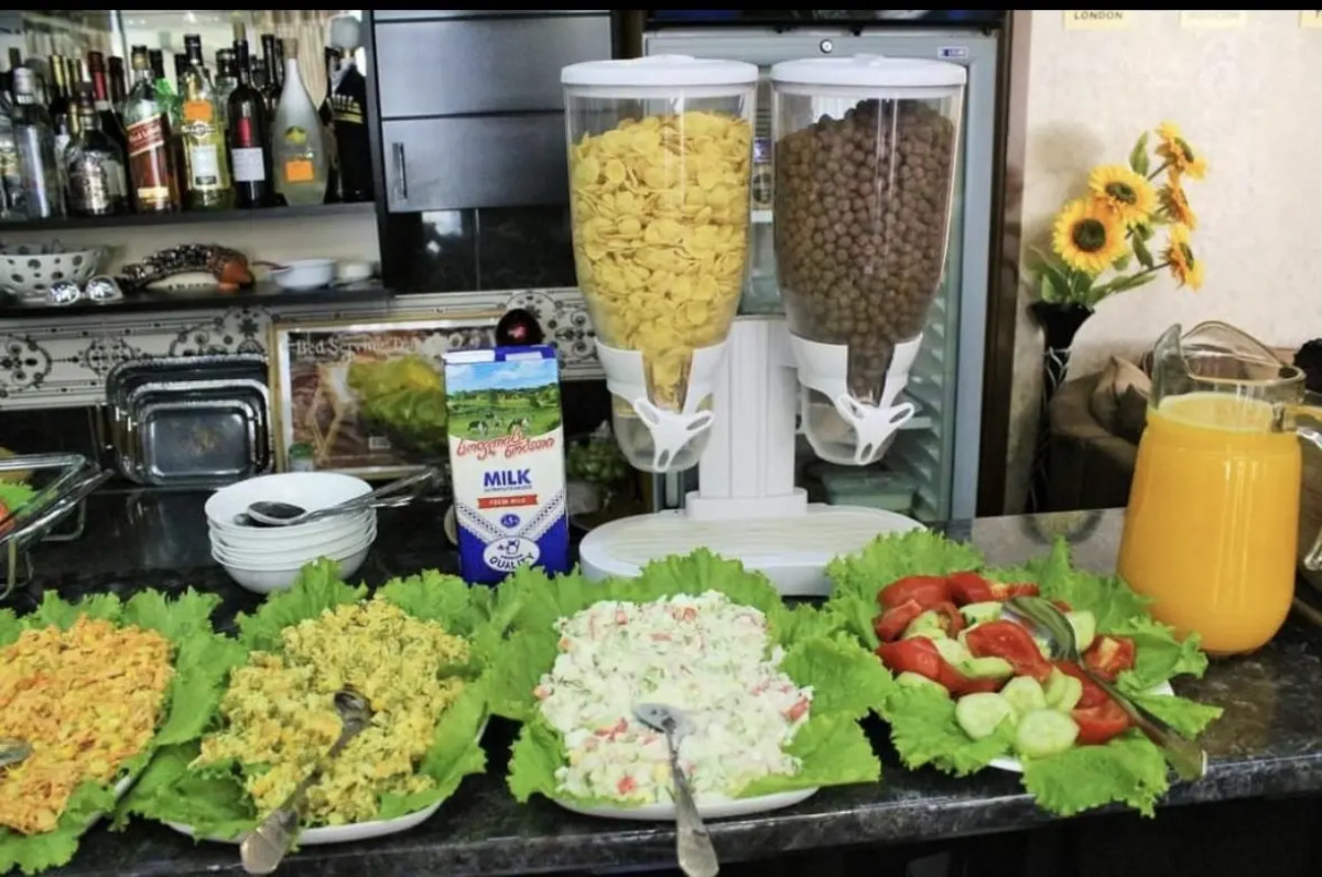 Отель Qeroli old town