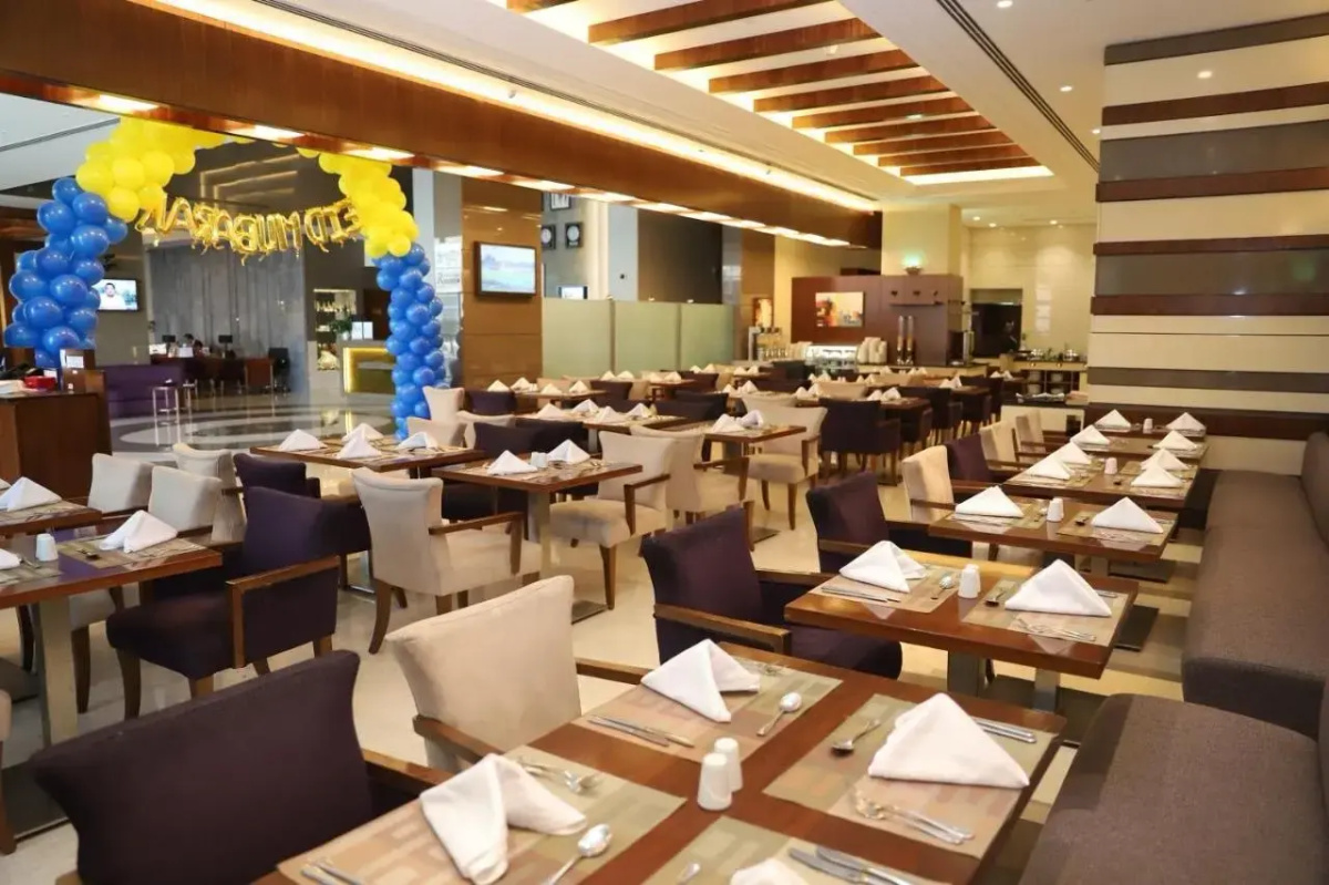 Отель Golden Tulip Media