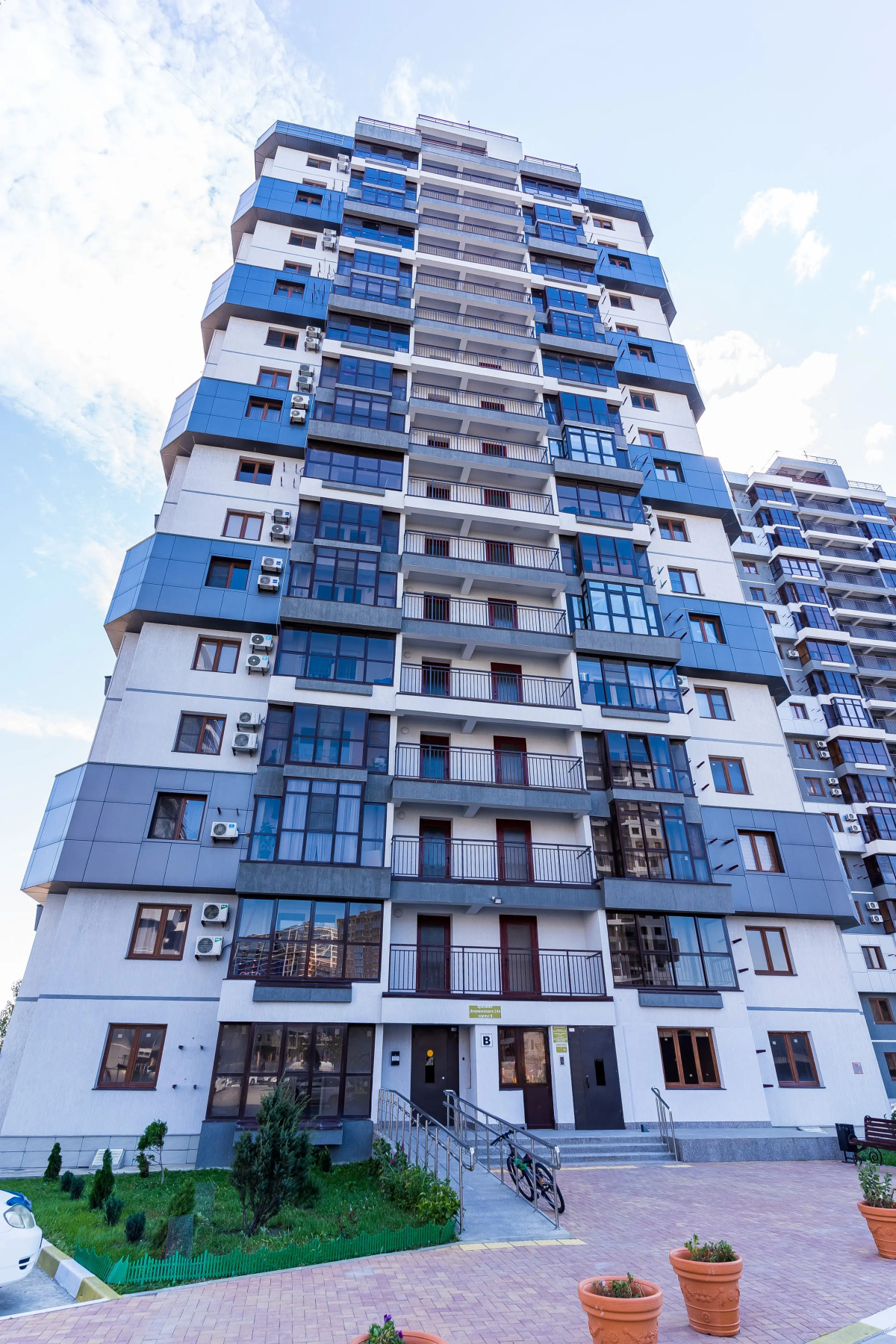 Апартаменты Просторные С Панорамным Балконом От LetoApart