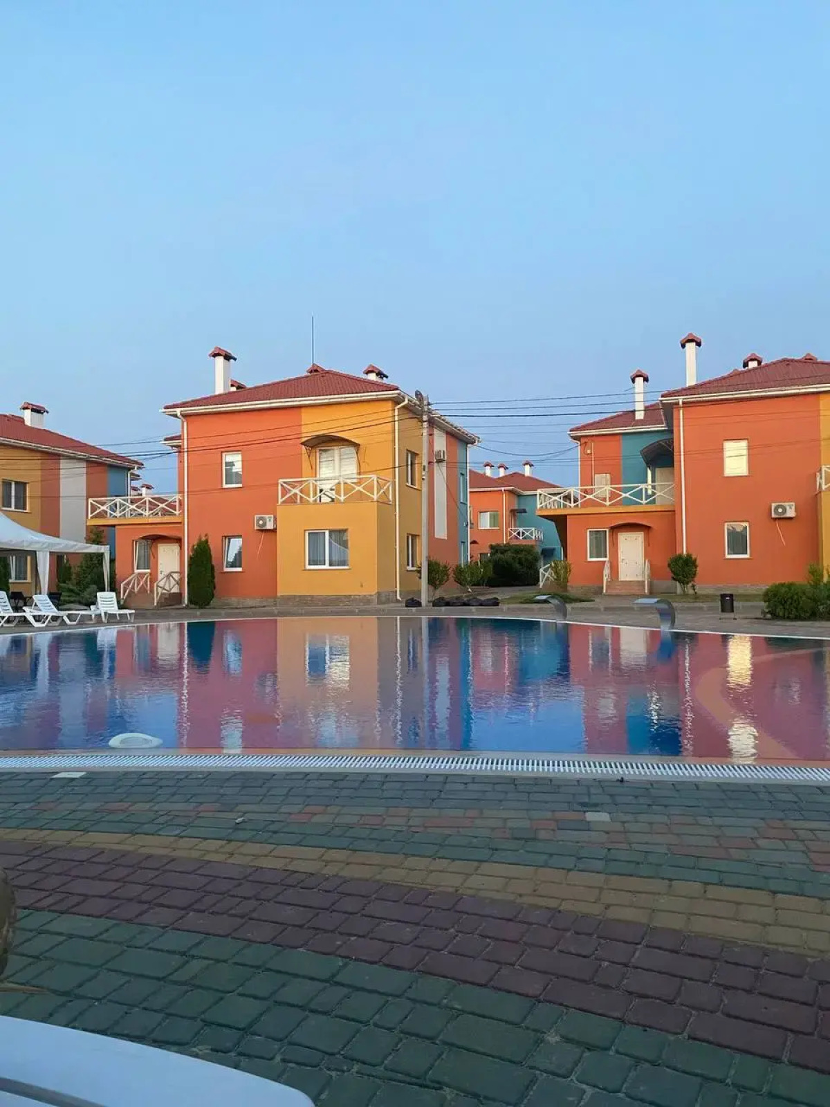 Апартаменты с бассейном и рядом с морем