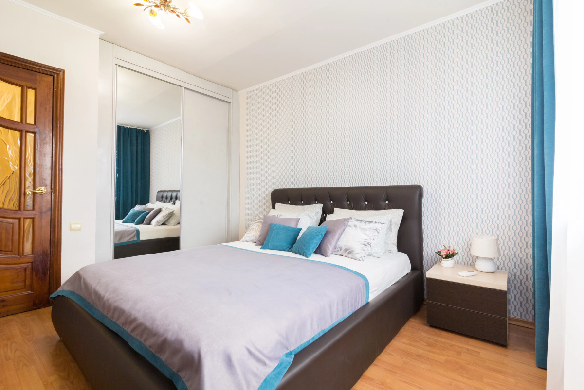 Апартаменты двухкомнатные в центре на ул.Горького 152. Сова-Дом