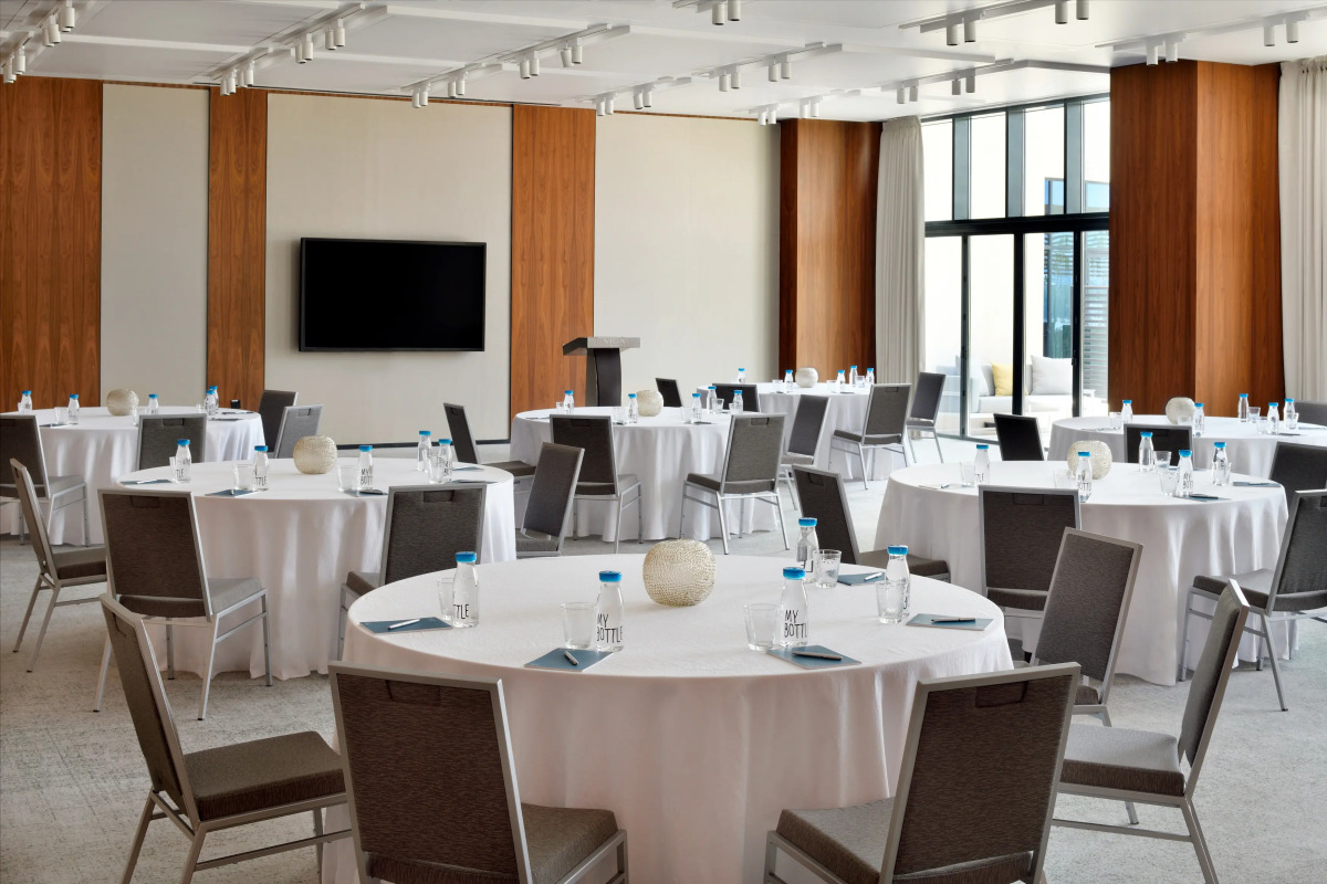 Отель Vida Emirates Hills