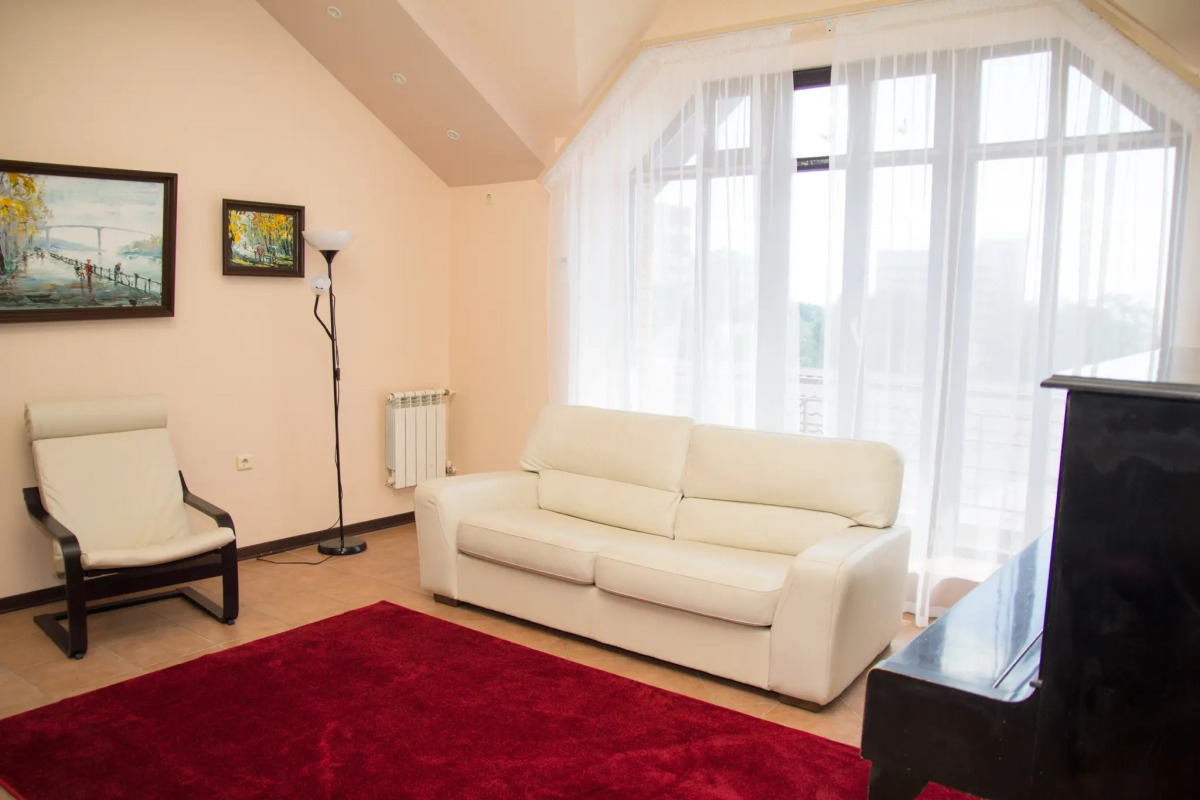 Апартаменты Лоял на улице 9-я Линия 14