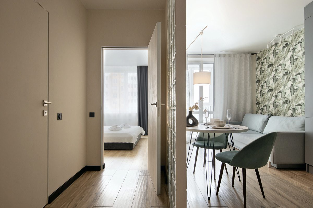 Апартаменты улучшенные в новом доме с качелей