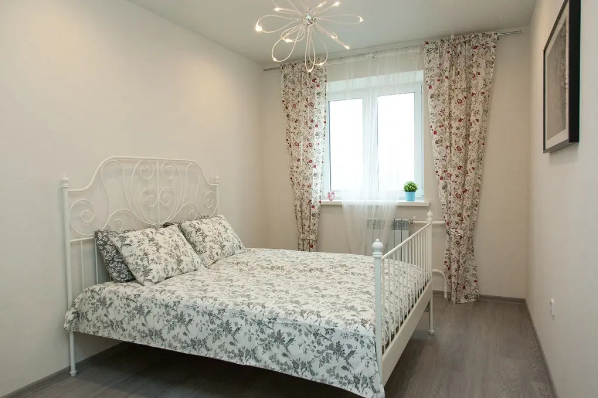 Апартаменты на Зелинского 1 (Кристалл)