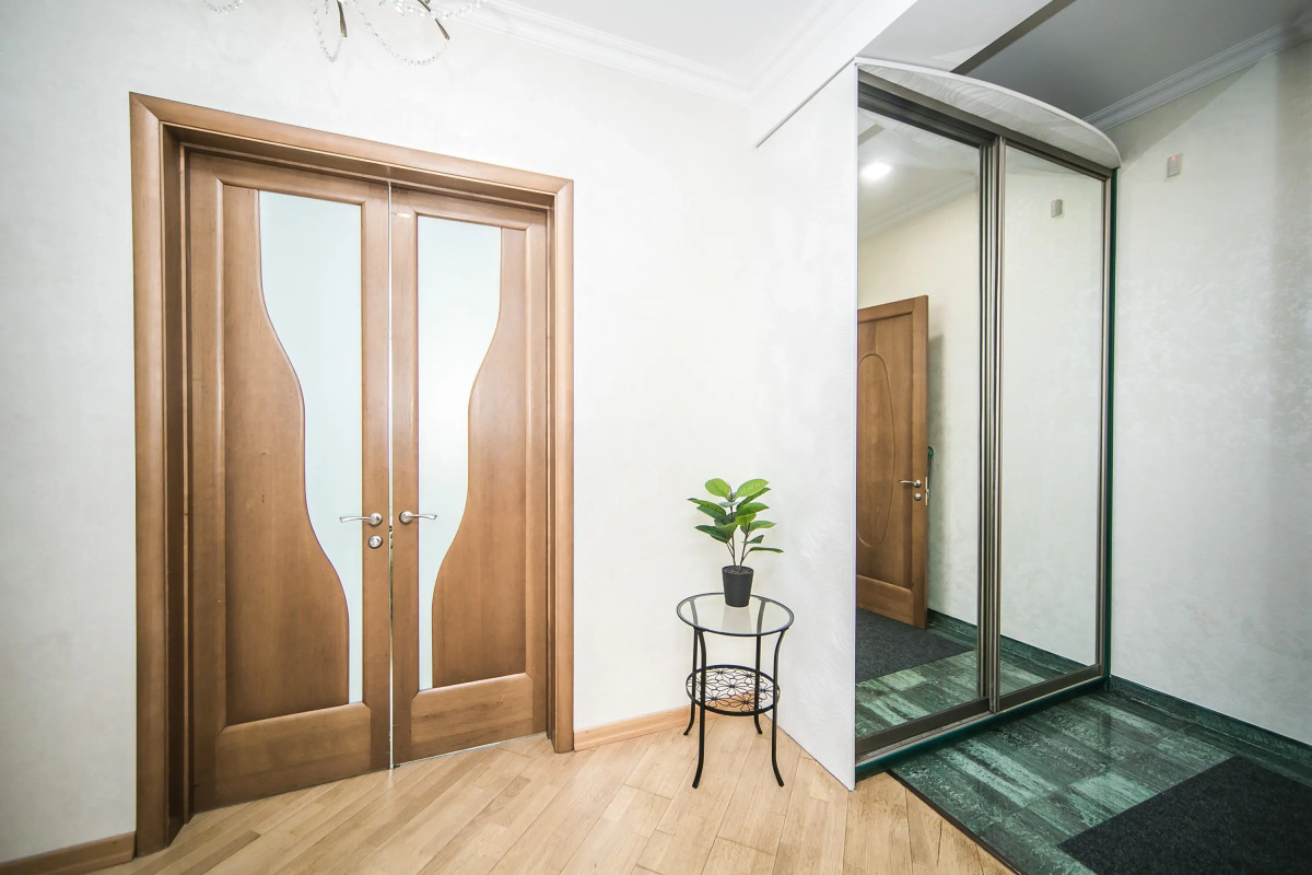 Апартаменты 3 комнатные Интернациональная 2 Центр города