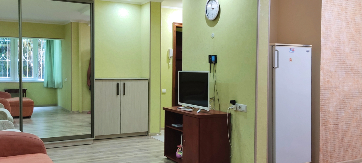 Апартаменты на Конституции СССР 10