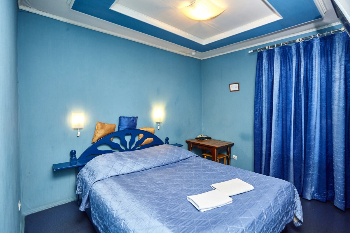 Отель Белое и Черное