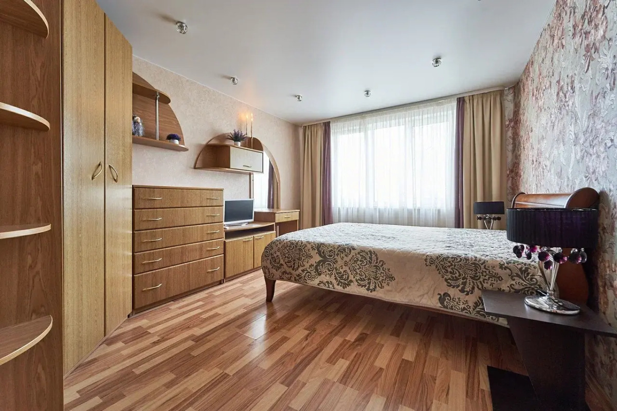 Квартира Большая 4-х комнатная квартира недалеко от центра