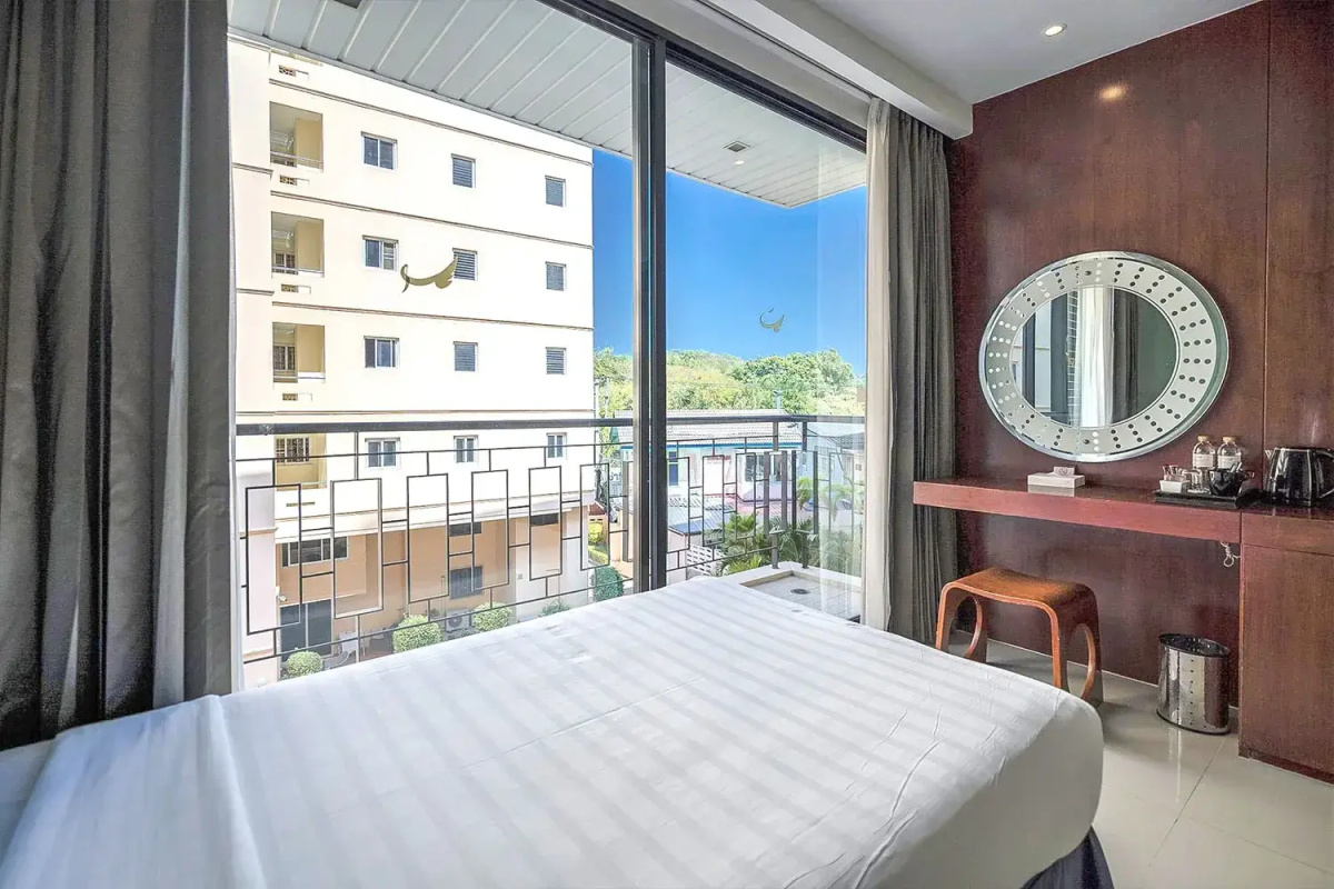 Отель Long Beach Garden Hotel & Pavilions