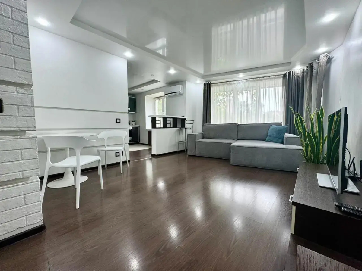 Апартаменты VLadhome24 Океанский проспект 100