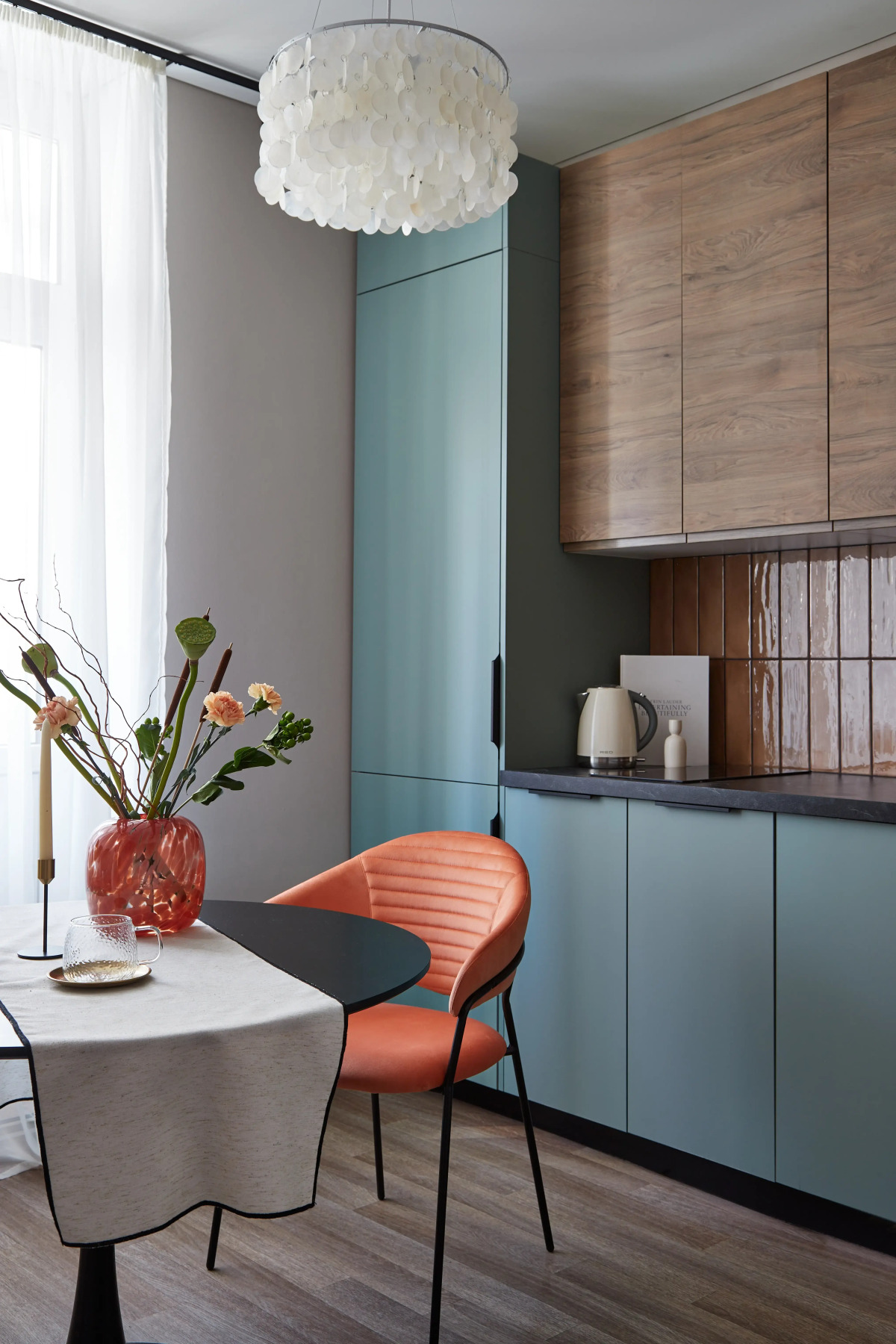 Квартира Очаровательная у Парка Галицкого с Парковкой и Круглосуточным заселением для Четырех гостей