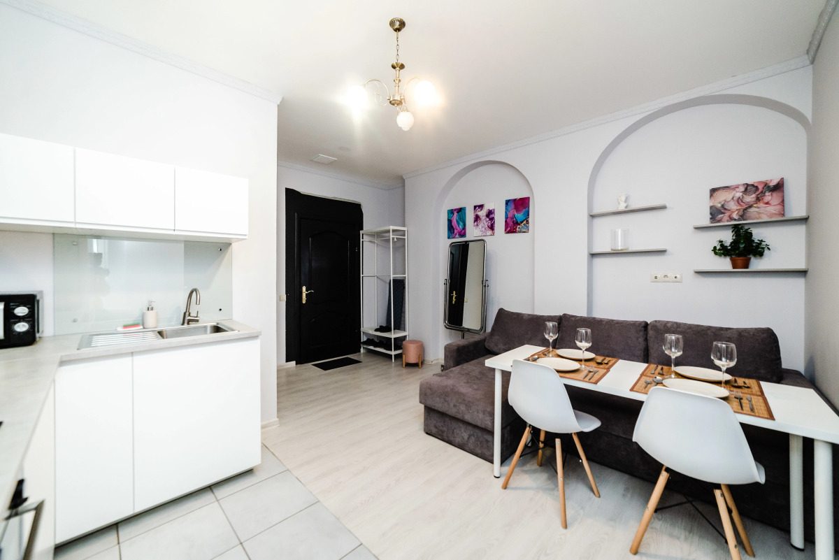 Апартаменты Жуковского 1/2/10 с2 (102)