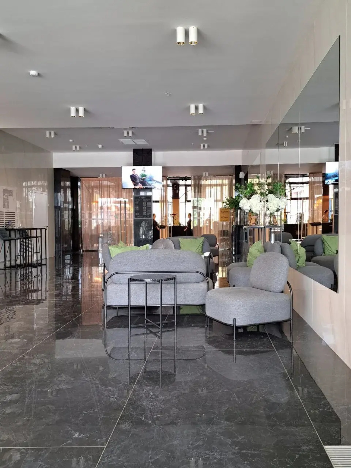 Апартаменты Wing Tower - высотная студия в центре