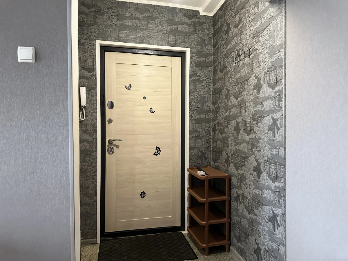 Апартаменты трехкомнатные на Океанском проспекте 140