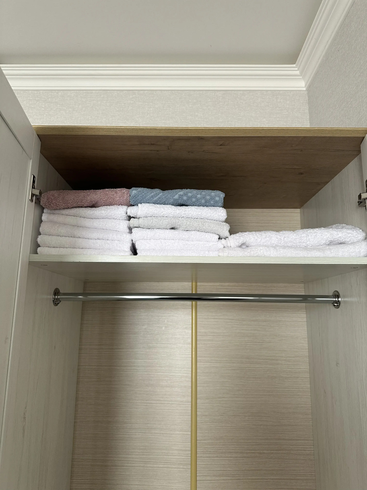 Апартаменты "Эленика" Двухкомнатая квартира в Махачкале с видом на озеро и мечеть