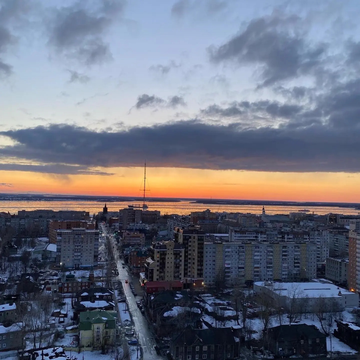 Апартаменты Желтая Студия с панорамным окном