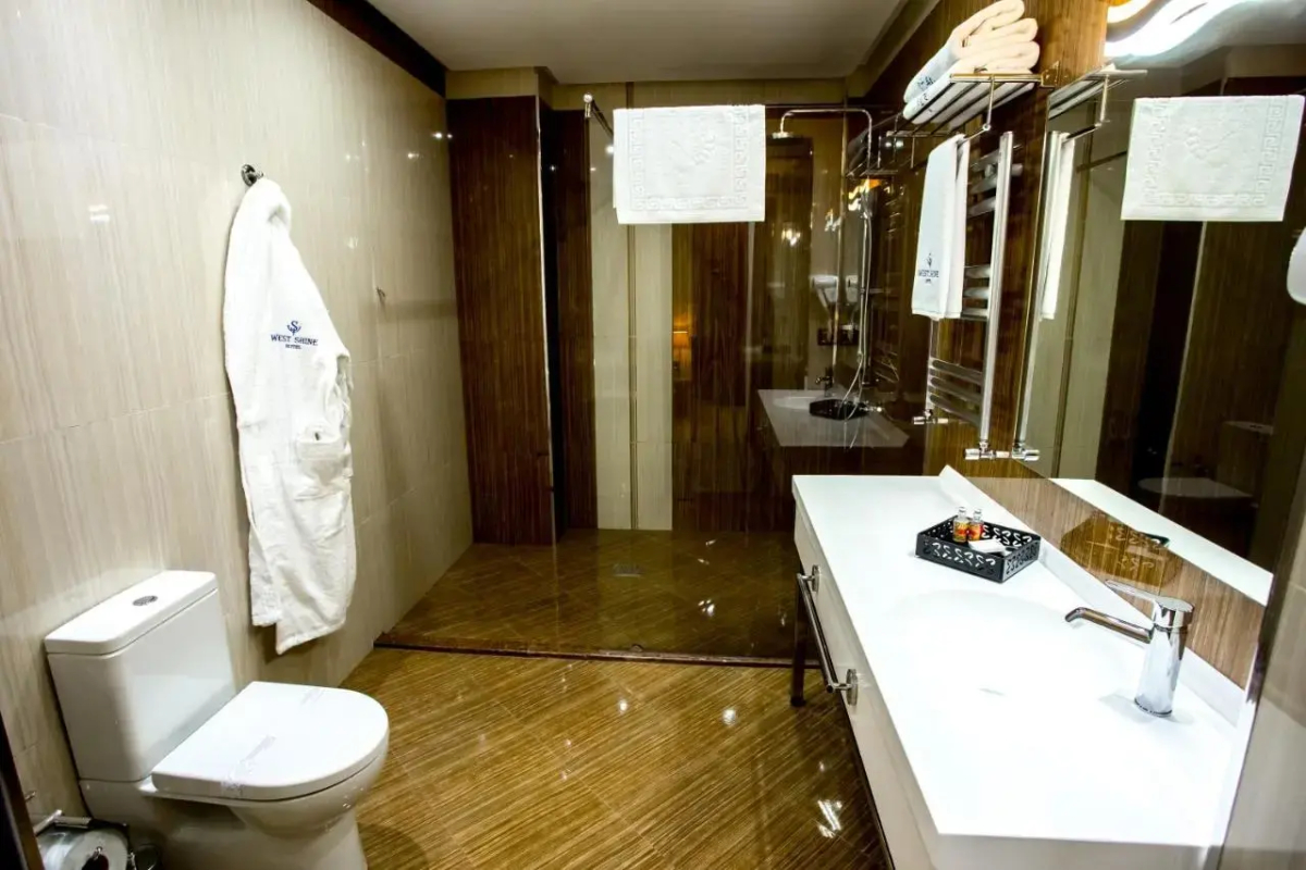 West Shine Hotel
