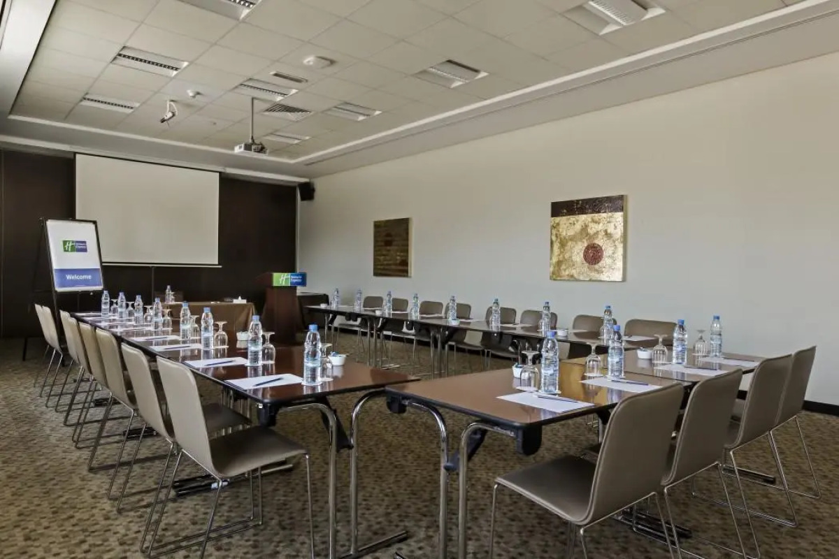 Holiday Inn Express | Dubai Internet City, an IHG Hotel