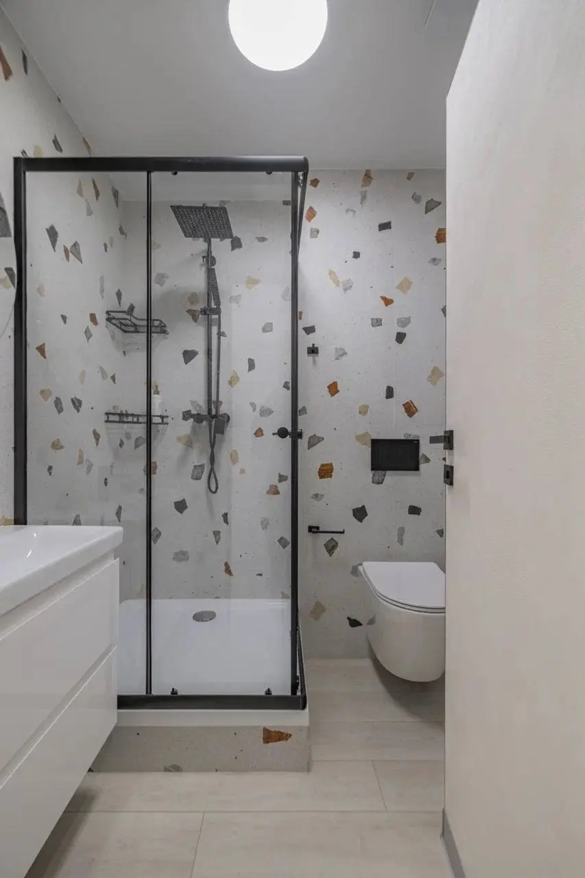 Квартира с большим балконом у метро