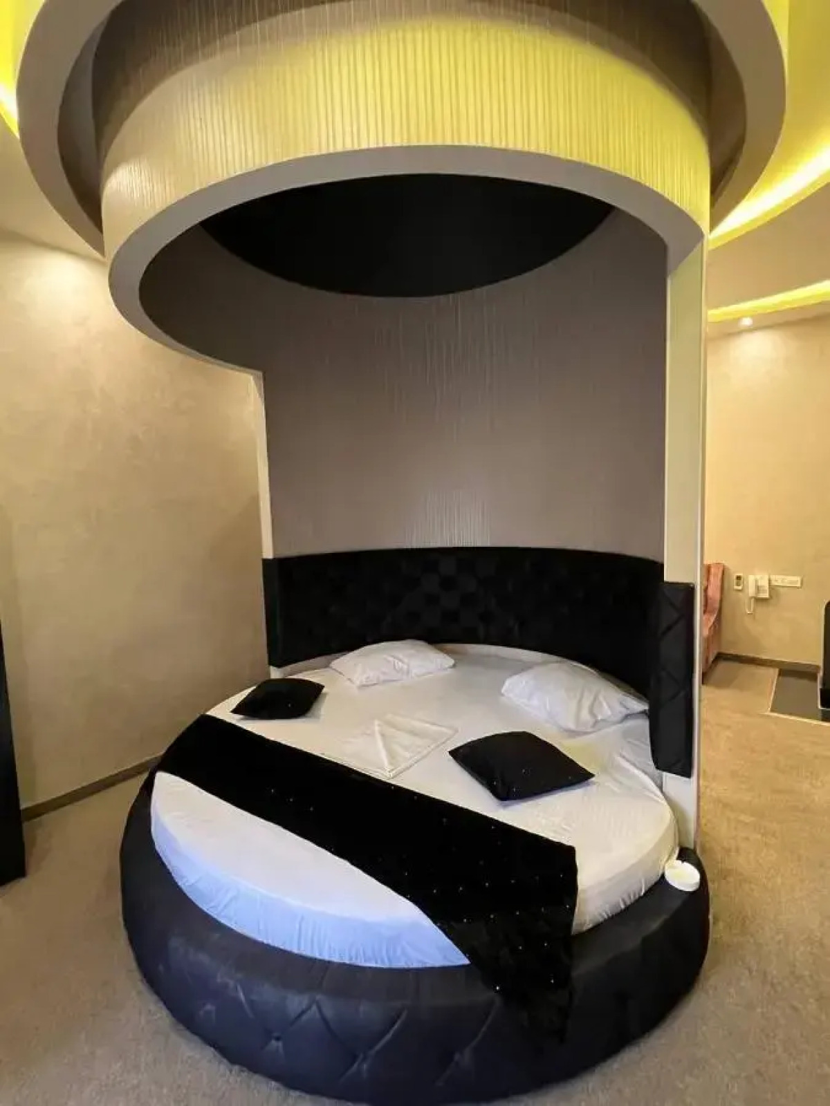 Отель Roma Yerevan & Tours