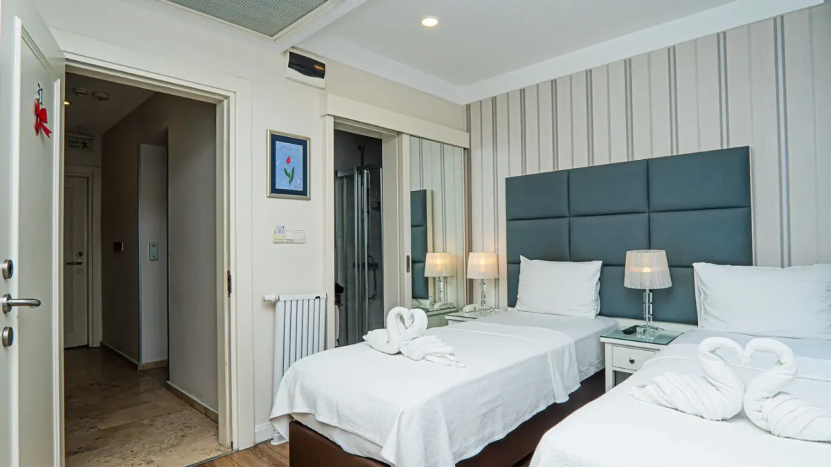 Отель Ten Rooms Istanbul Hotel
